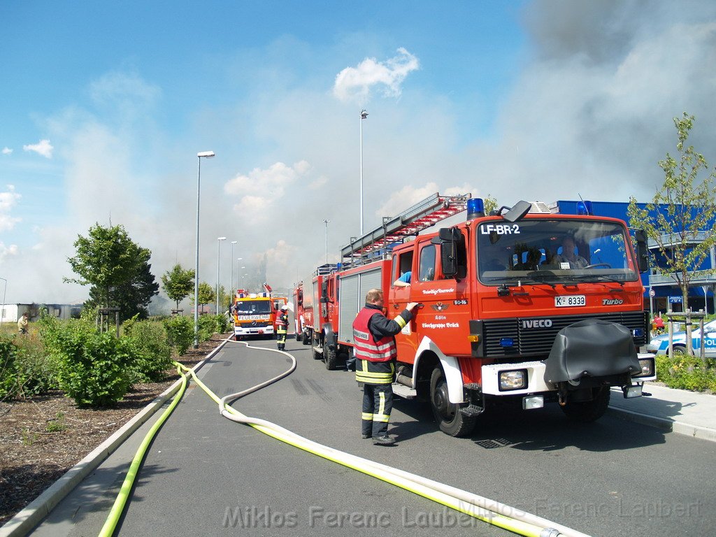 Feuer Koeln Ossendorf Butzweiler Hof neben IKEA P068.JPG